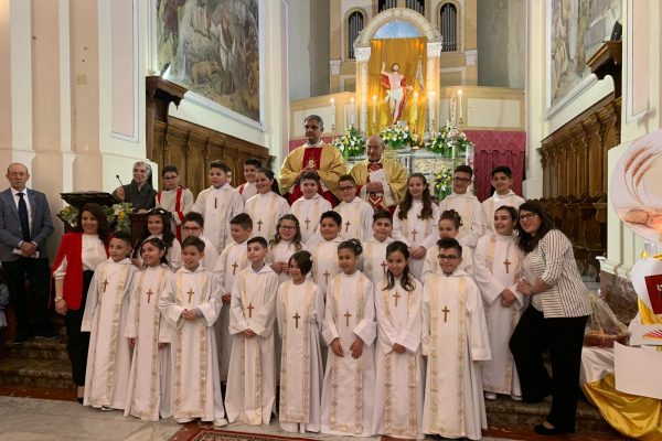 I Bambini Cesaresi hanno ricevuto la Santa Comunione.
